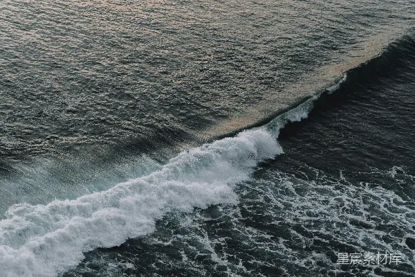 高清摄影 海浪拍打的瞬间