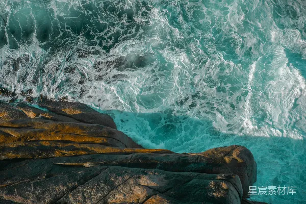 高清摄影 海浪拍打岩石