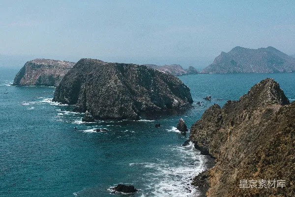 高清摄影 海岸线上的岩石群
