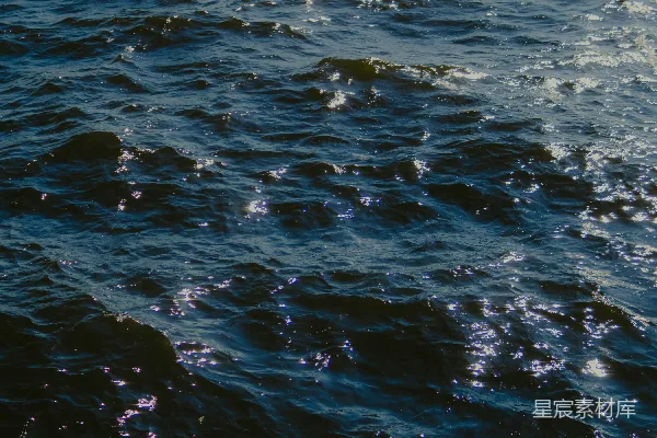 高清摄影 阳光洒在波光粼粼的海面上