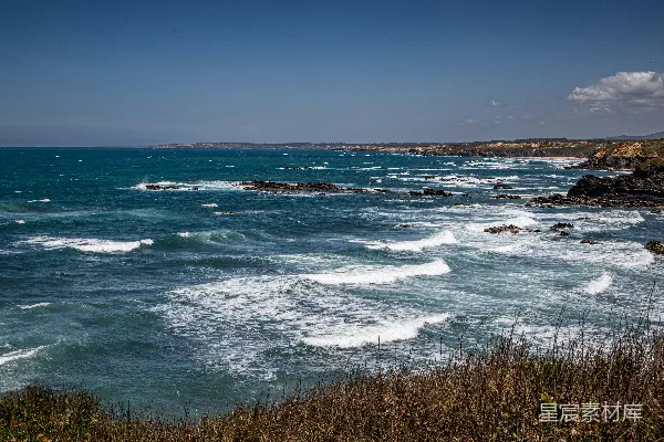 高清摄影 海岸边的海浪与岩石