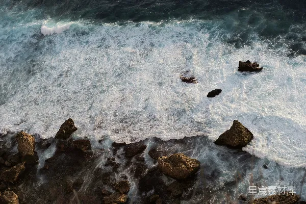 高清摄影 海浪拍打岩石