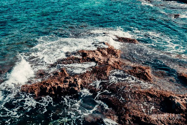 高清摄影 海浪拍打岩石