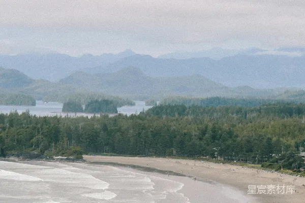 高清摄影 海滩与远方山脉