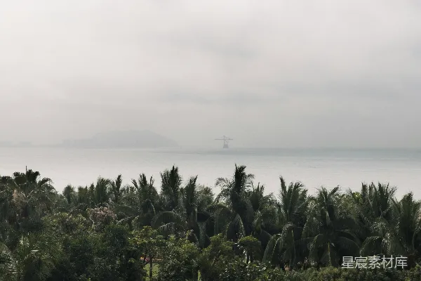 高清摄影 阴雨天下的海边风景