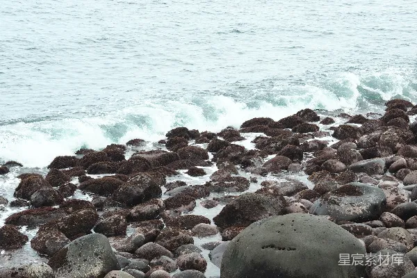 高清摄影 海浪拍打岩石