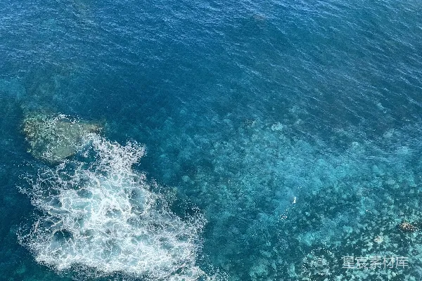 高清摄影 蔚蓝海洋的波浪与礁石