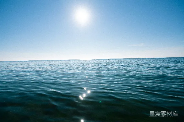 高清摄影 阳光洒在宁静的海面上