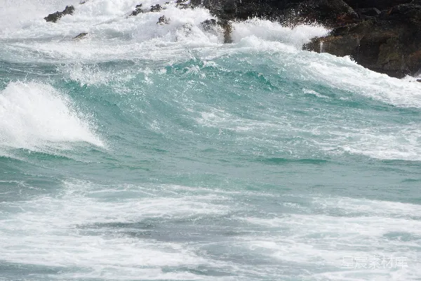 高清摄影 海浪拍打岩石
