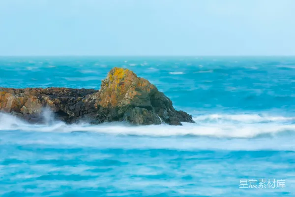 高清摄影 海浪拍打岩石