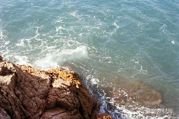 高清摄影 岩石海岸的海浪
