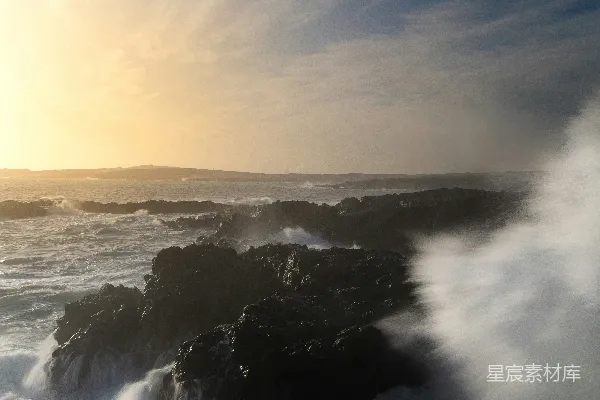 高清摄影 海浪冲击岩石的壮丽景象