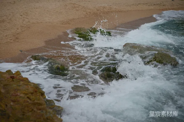 高清摄影 海浪拍打岩石