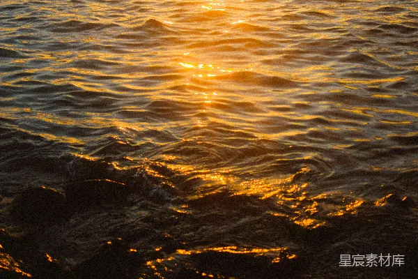 高清摄影 夕阳下的波光粼粼