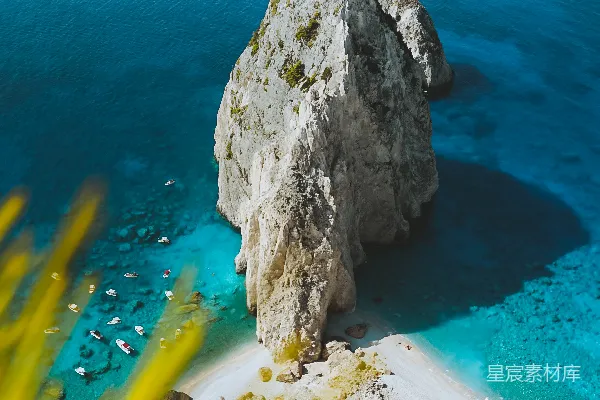 高清摄影 海上的奇岩