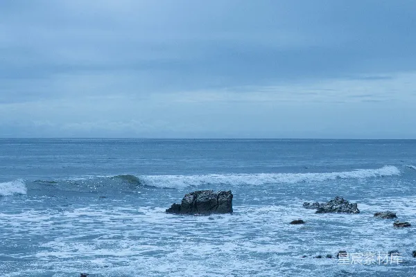 高清摄影 海边岩石与波浪