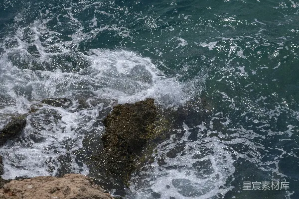 高清摄影 海水拍打岩石