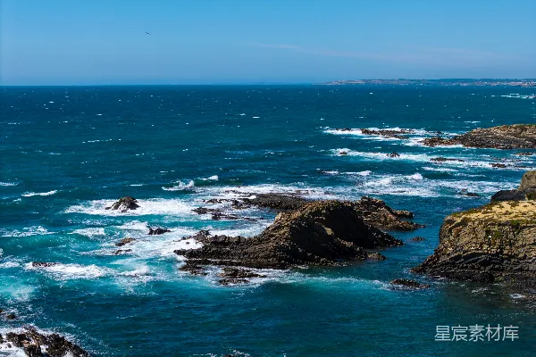 高清摄影 海岸礁石与蔚蓝海洋