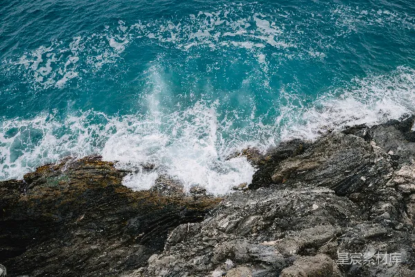 高清摄影 海浪拍打岩石