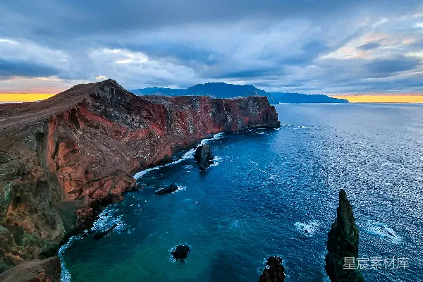 高清摄影 夕阳下的红岩海岸