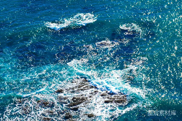 高清摄影 海浪拍打岩石的壮丽景色