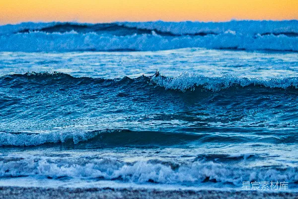 高清摄影 夕阳下的海浪