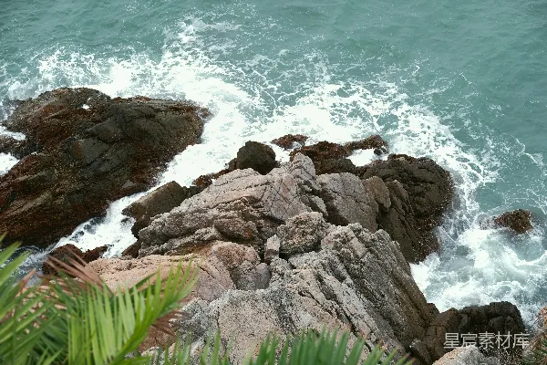 高清摄影 海浪拍打岩石