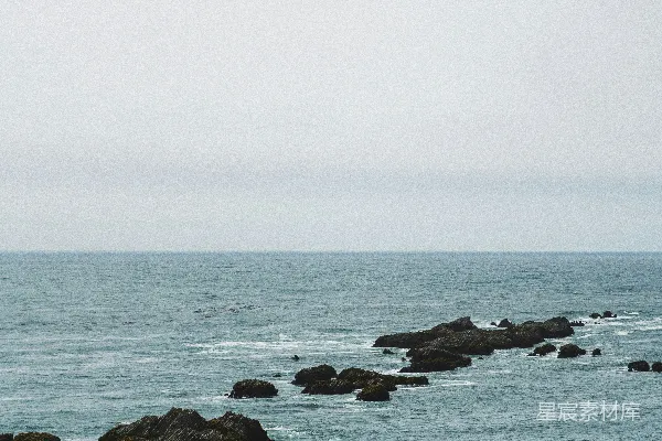高清摄影 海上的岩石与波浪