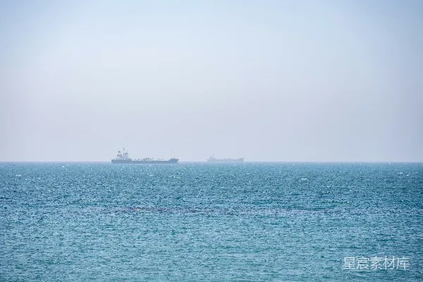 高清摄影 海上航行的油轮