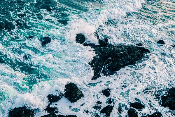 高清摄影 海浪与礁石的交响曲