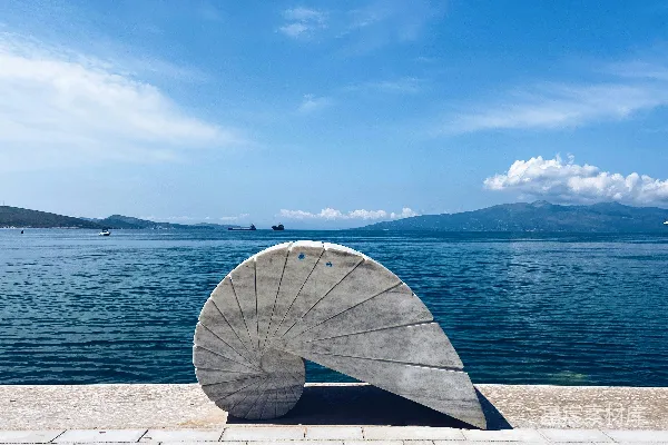 高清摄影 海边的贝壳雕塑