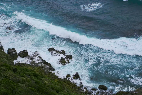 高清摄影 岩石海岸的海浪