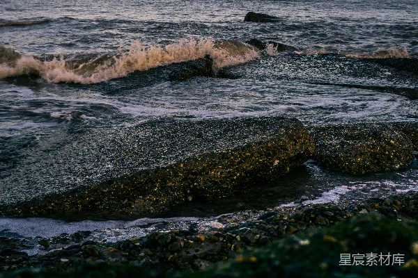高清摄影 海浪拍打岩石