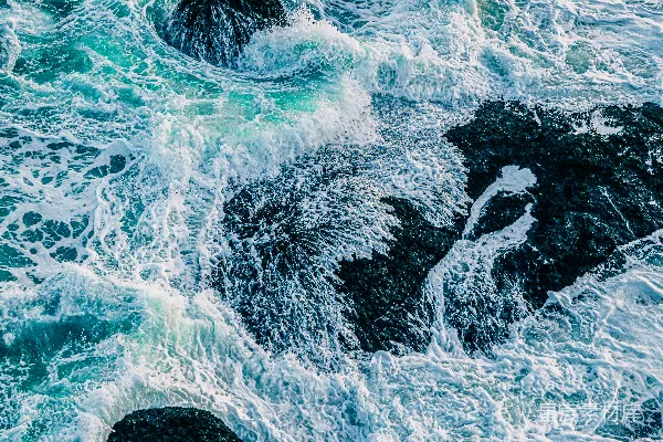 高清摄影 海浪拍打岩石的瞬间