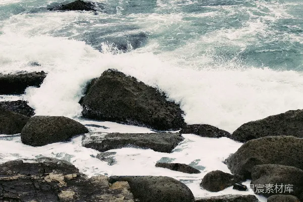 高清摄影 海浪拍打岩石