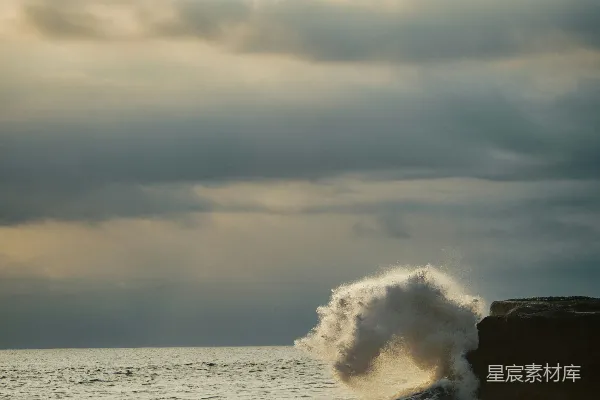 高清摄影 海浪冲破岩石