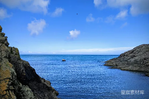 高清摄影 海岸静谧的蓝色海湾