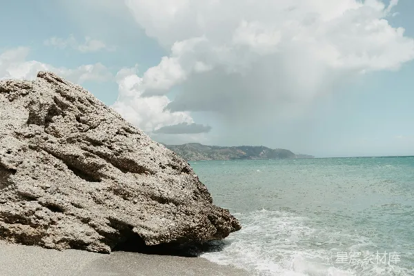 高清摄影 海边的岩石与波浪