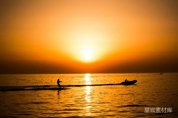 高清摄影 夕阳下的水上运动