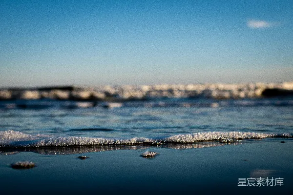 高清摄影 海滩上的波浪泡沫
