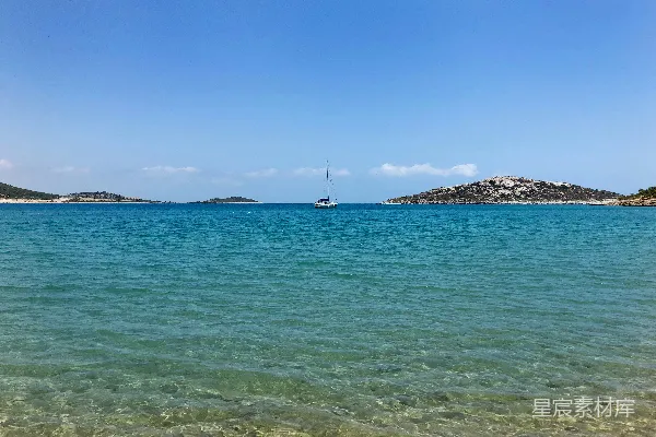 高清摄影 宁静的海滩与帆船