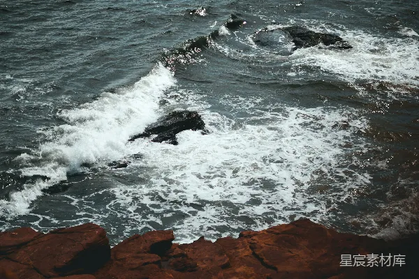 高清摄影 海岸上的岩石与海浪