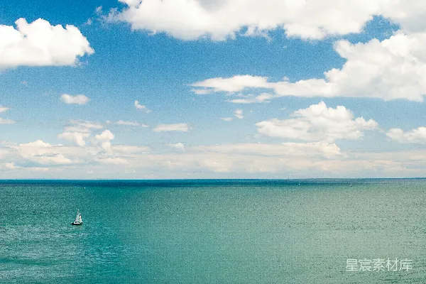 高清摄影 蓝天白云下的宁静海景