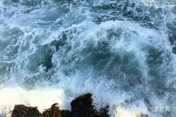 高清摄影 海浪拍打岩石