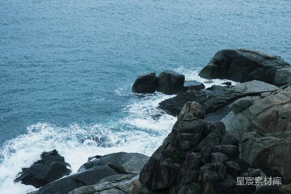 高清摄影 海岸礁石与波浪