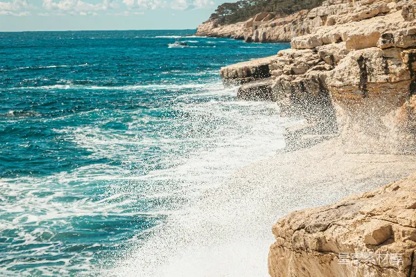 高清摄影 海浪拍打岩石的壮丽景色