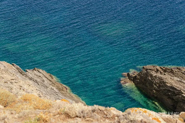 高清摄影 岩石海岸的蓝绿色海洋