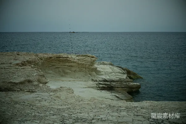 高清摄影 海边岩石与宁静海景