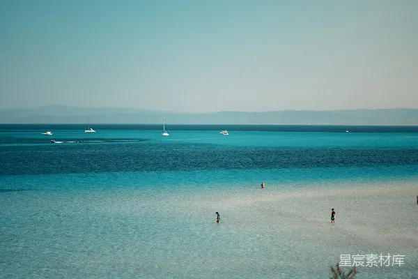 高清摄影 宁静的海滩与清澈的海水