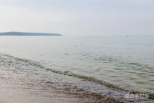 高清摄影 平静的海滩与海浪